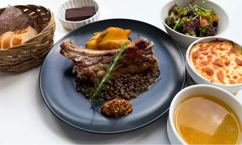 豚スペアリブコンフィ レンズ豆のソース添え